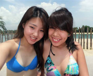 Peu de Japonais copines sur la plage